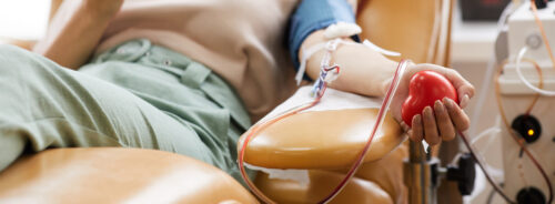 quem não pode doar sangue: mulher doando sangue